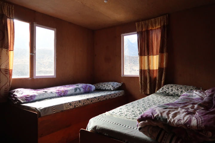 A Room with Twin Beds in Oxygen Altitude Home