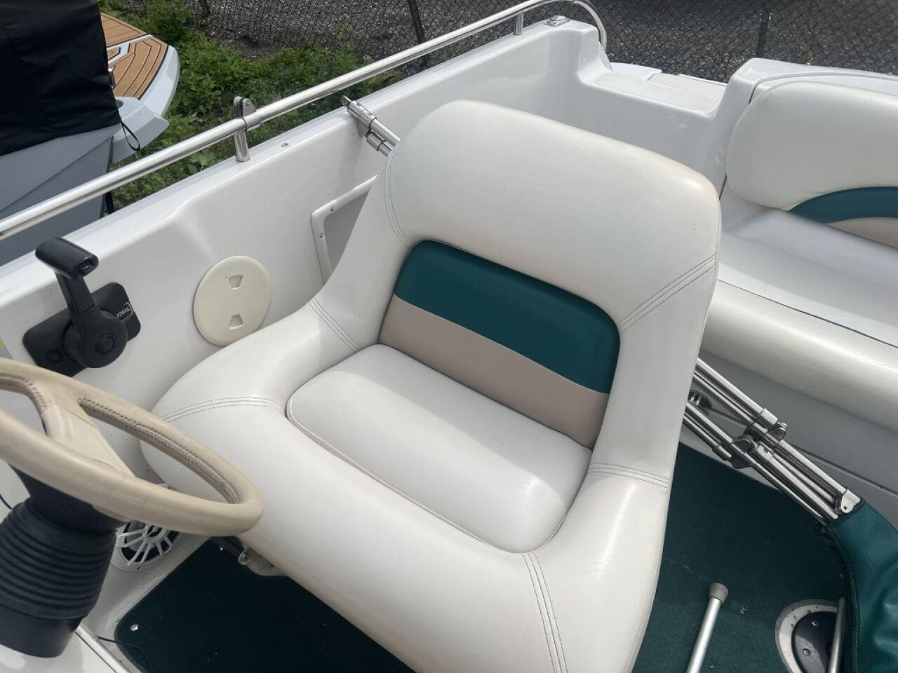 Used 20' 2000 Hurricane Fun Deck 201IO White, Stock UBA1422 R The