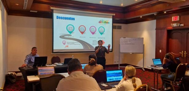 Cielos Abiertos y The Travel Planner, de capacitación en Cali