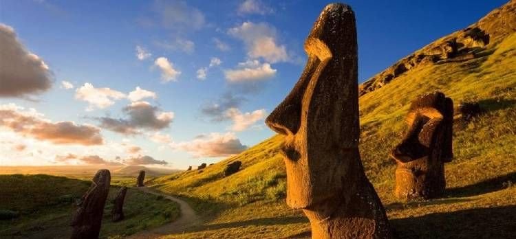 Isla de Pascua + Santiago 