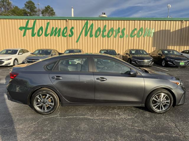 2023 Kia Forte LXS AT's photo