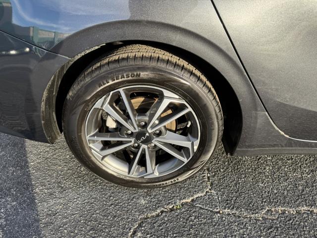2023 Kia Forte Automatic IVT - Image 9