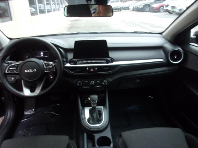 2024 Kia Forte Automatic IVT - Image 11