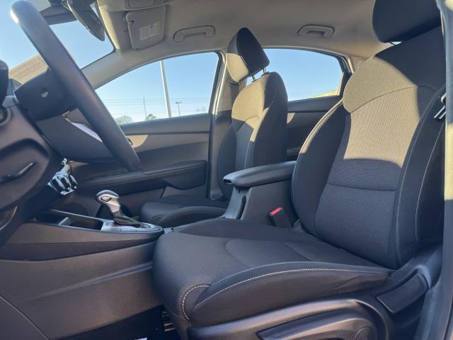 2023 Kia Forte Automatic IVT - Image 10