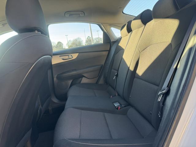 2023 Kia Forte Automatic IVT - Image 11