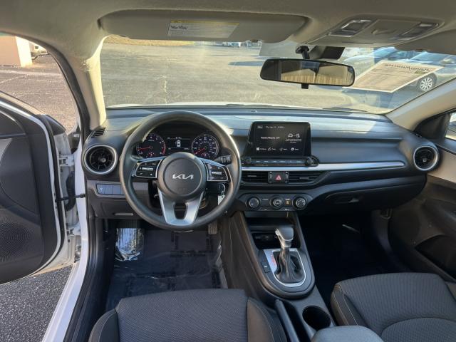 2023 Kia Forte Automatic IVT - Image 12