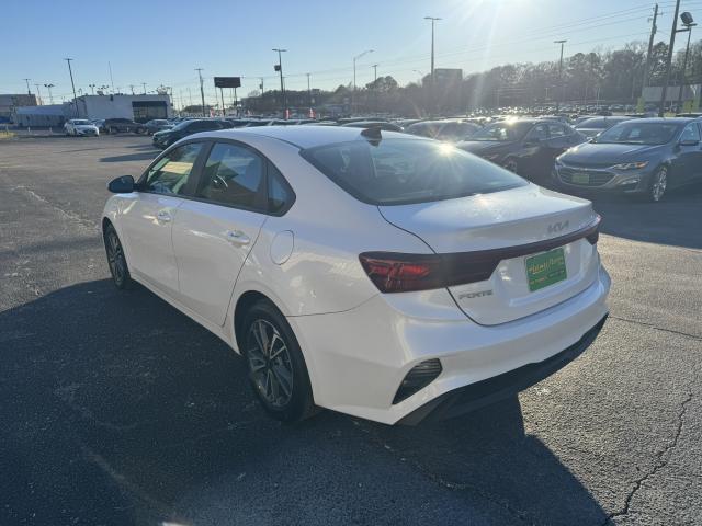 2023 Kia Forte Automatic IVT - Image 6