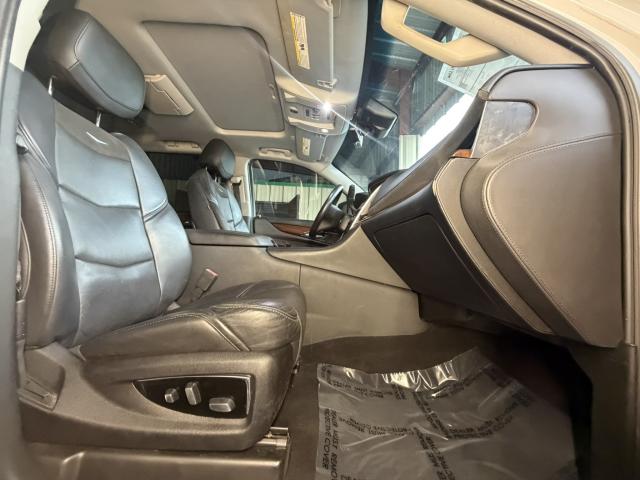 2019 Cadillac Escalade Automatic 10-Spd w/Overdrive - Image 10