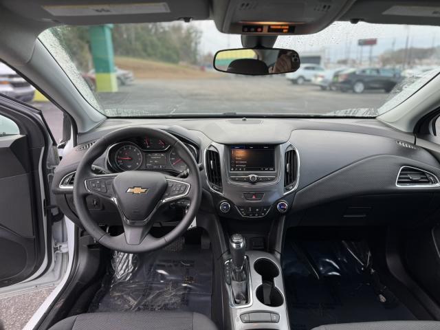 2019 Chevrolet Cruze Automatic 6-Spd - Image 12