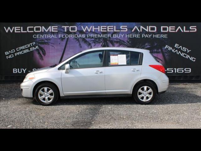2012 Nissan Versa S's photo