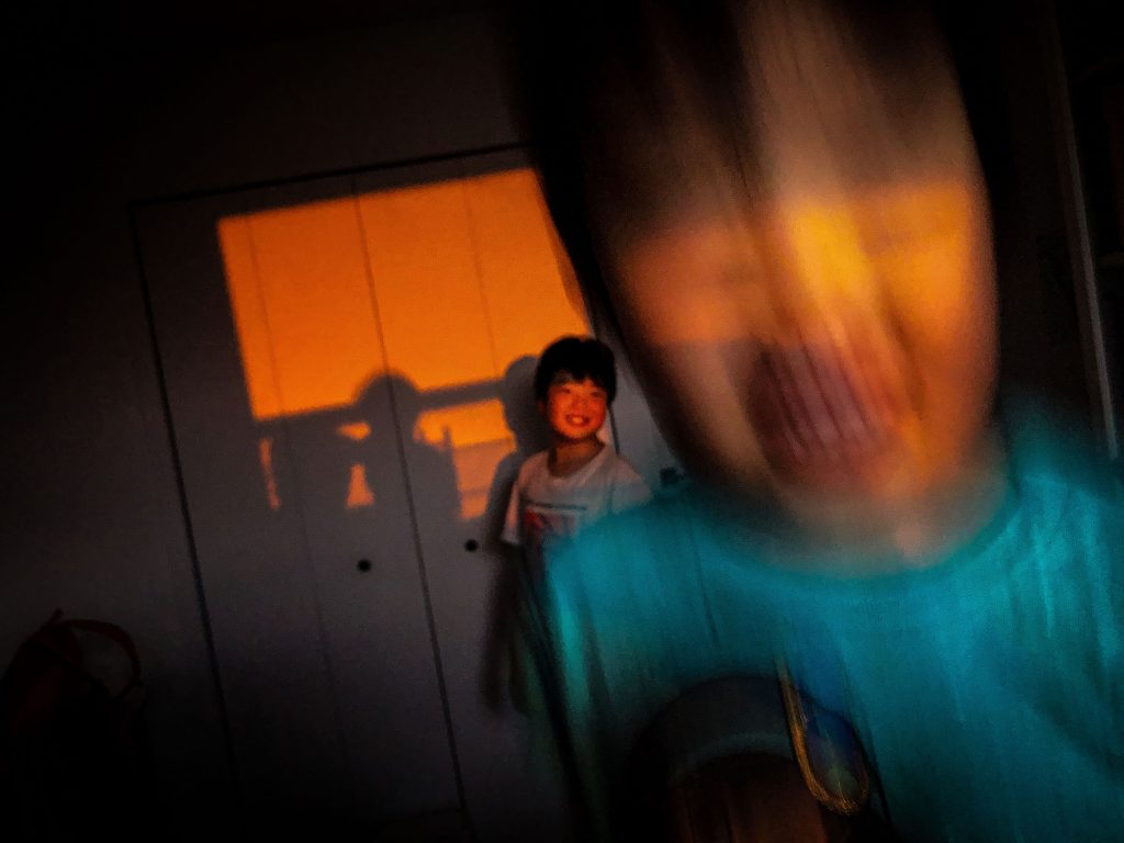 Xintian and her brother Shuishan are playing happily