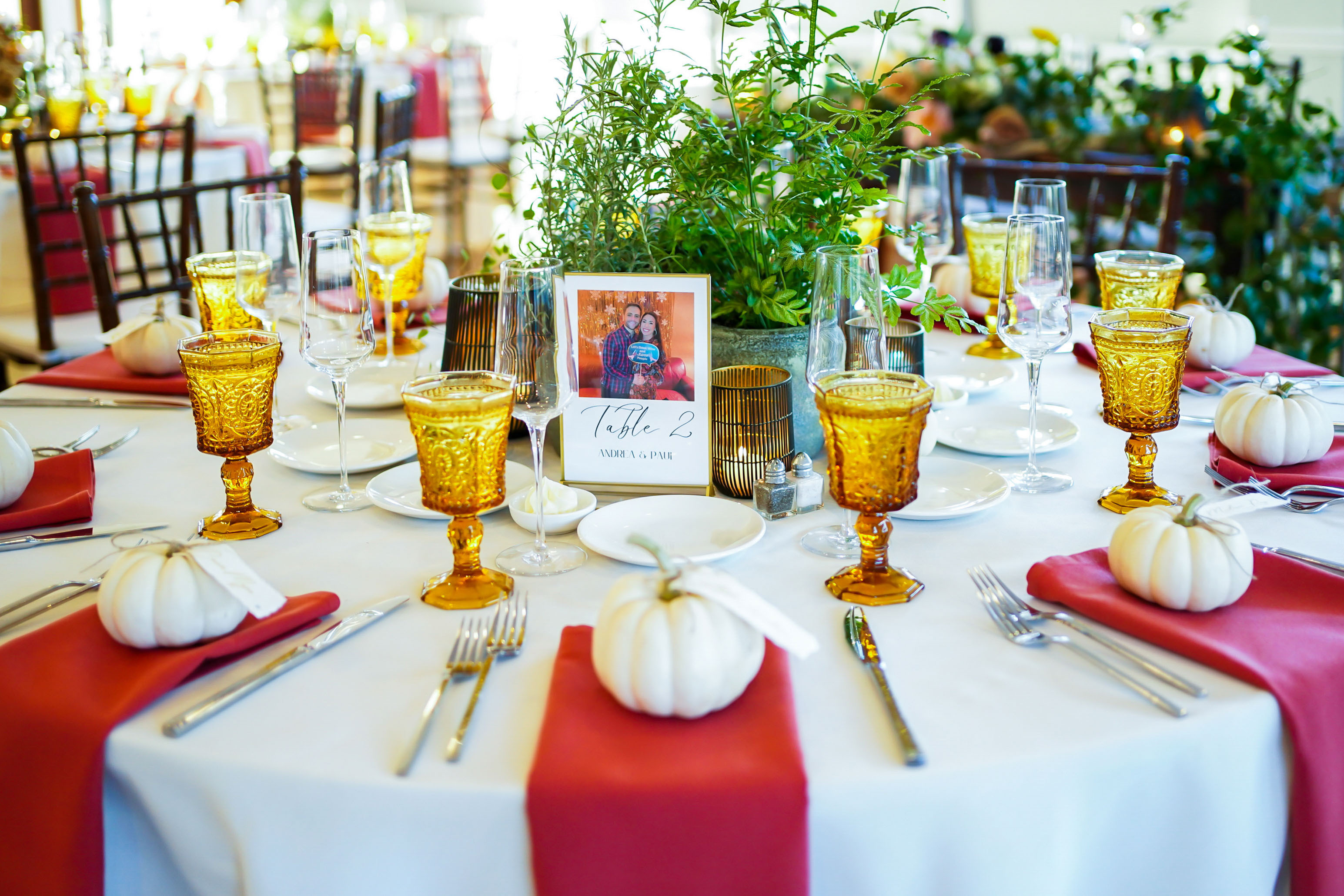 25 Dramatic and Gorgeous Table Settings To Make Every Thanksgiving Brides Swoon!