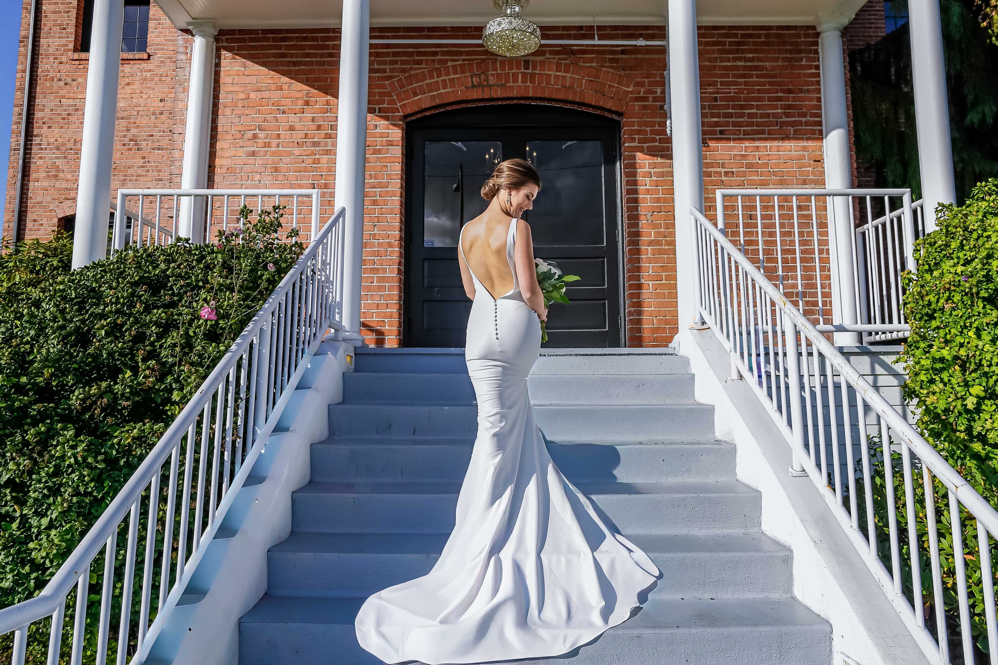 25 Stunning Backless Wedding Dresses Full of Drama!