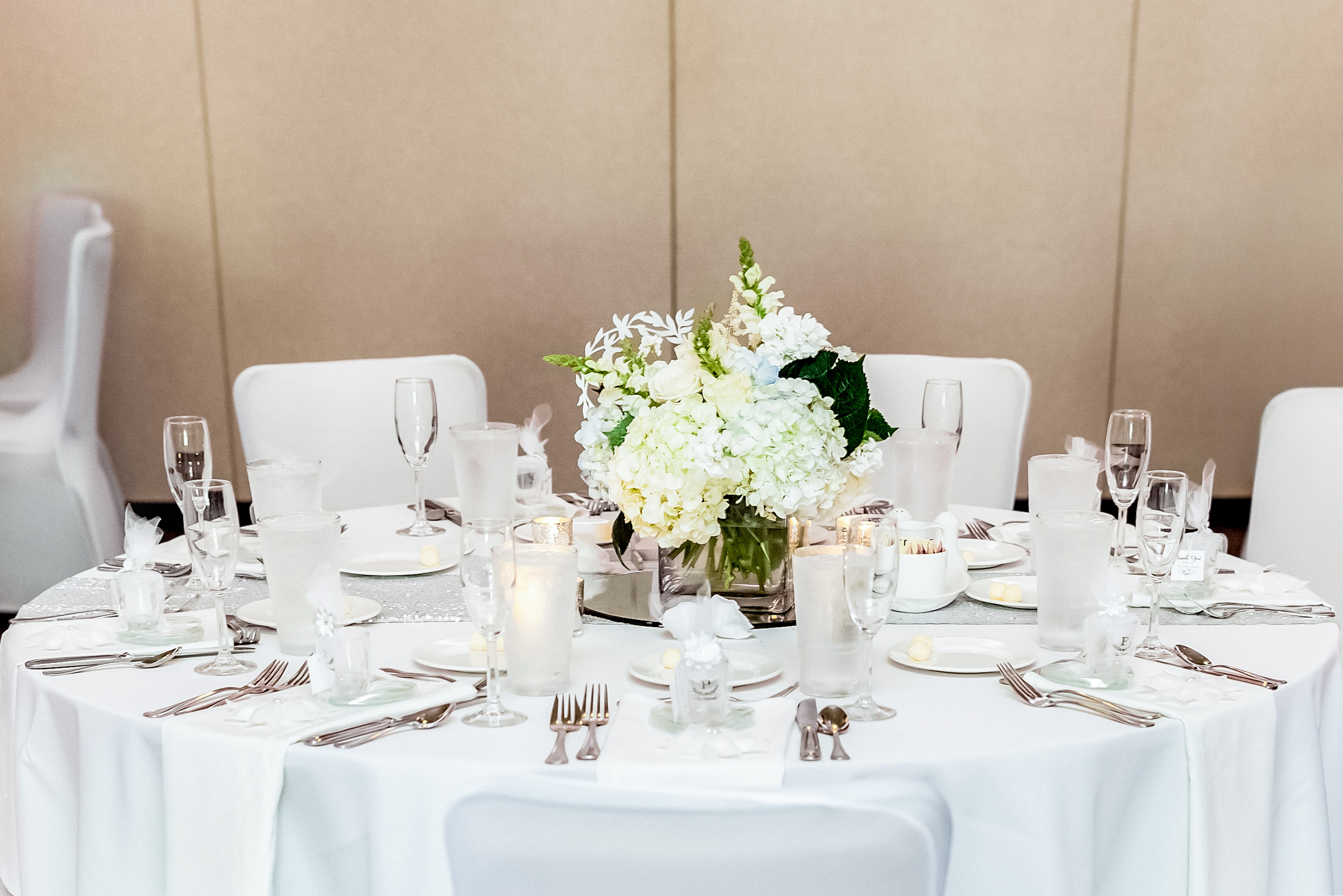 45 Stunning White Wedding Centerpieces for Every Style and Celebration