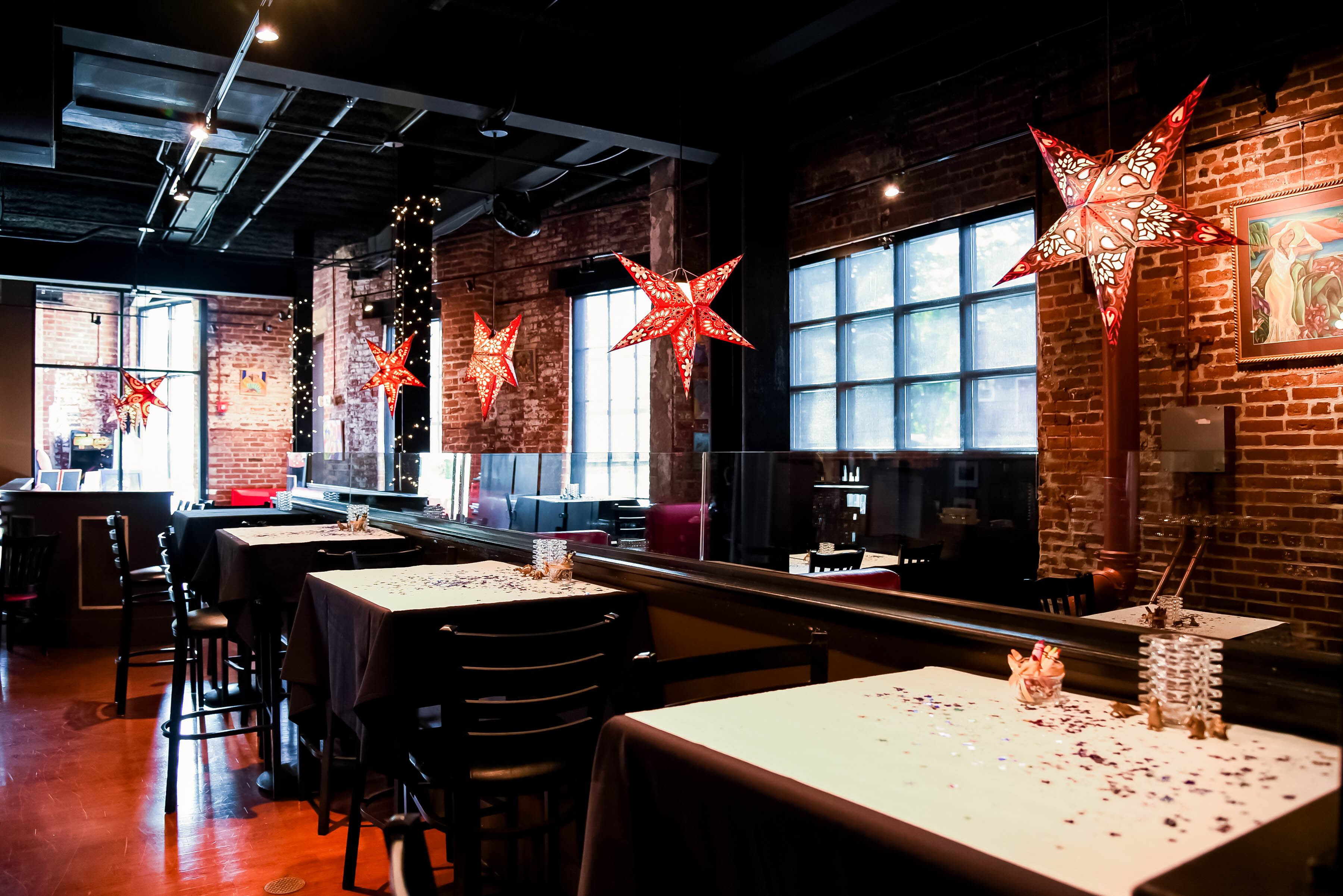 28 Dazzling Star Decor Ideas For Your Fourth of July Wedding Celebration