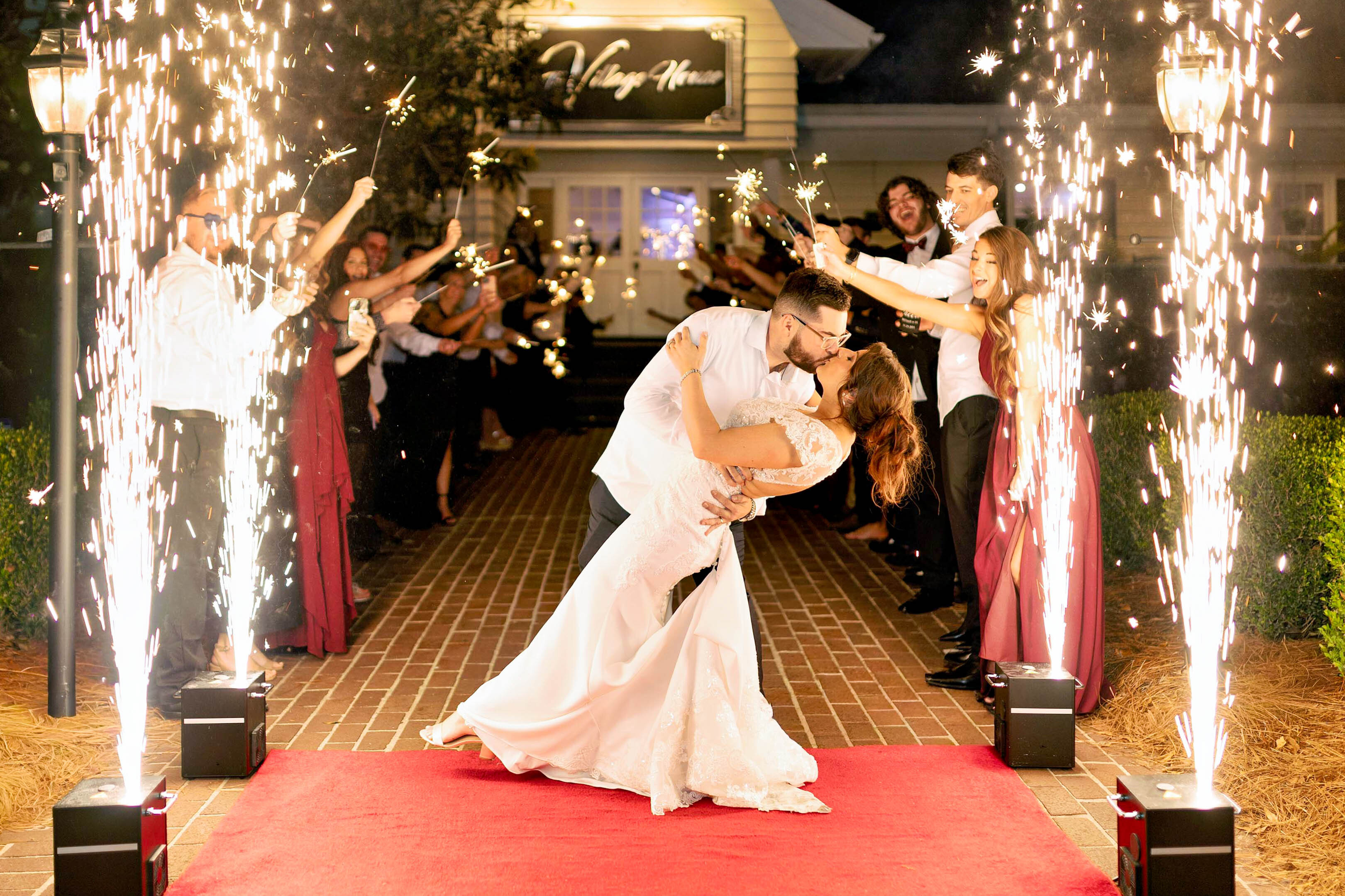 35 Labor Day Wedding Ideas to End Summer with a Bang