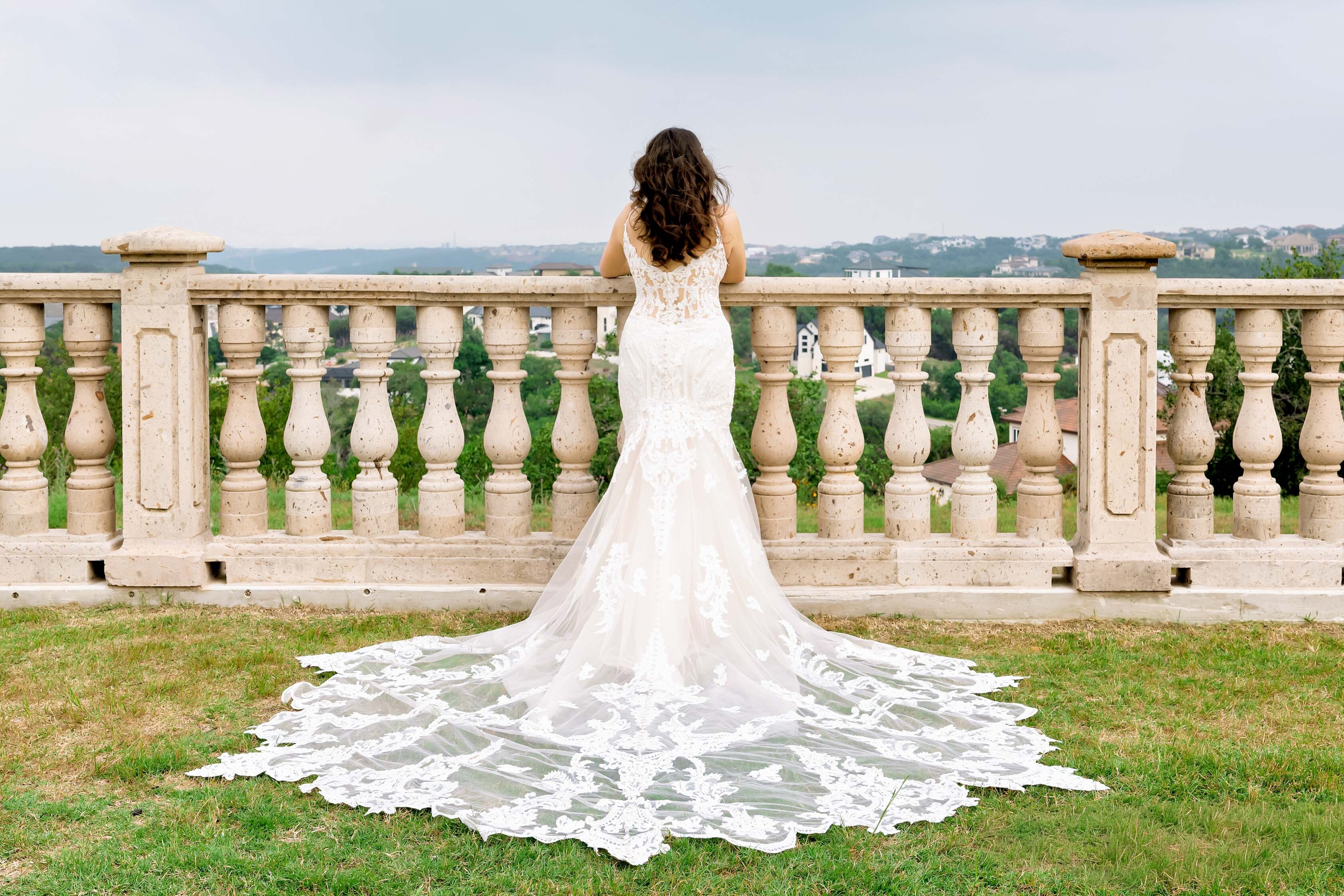 28 Wedding Dress Trains That Are Breathtakingly Beautiful