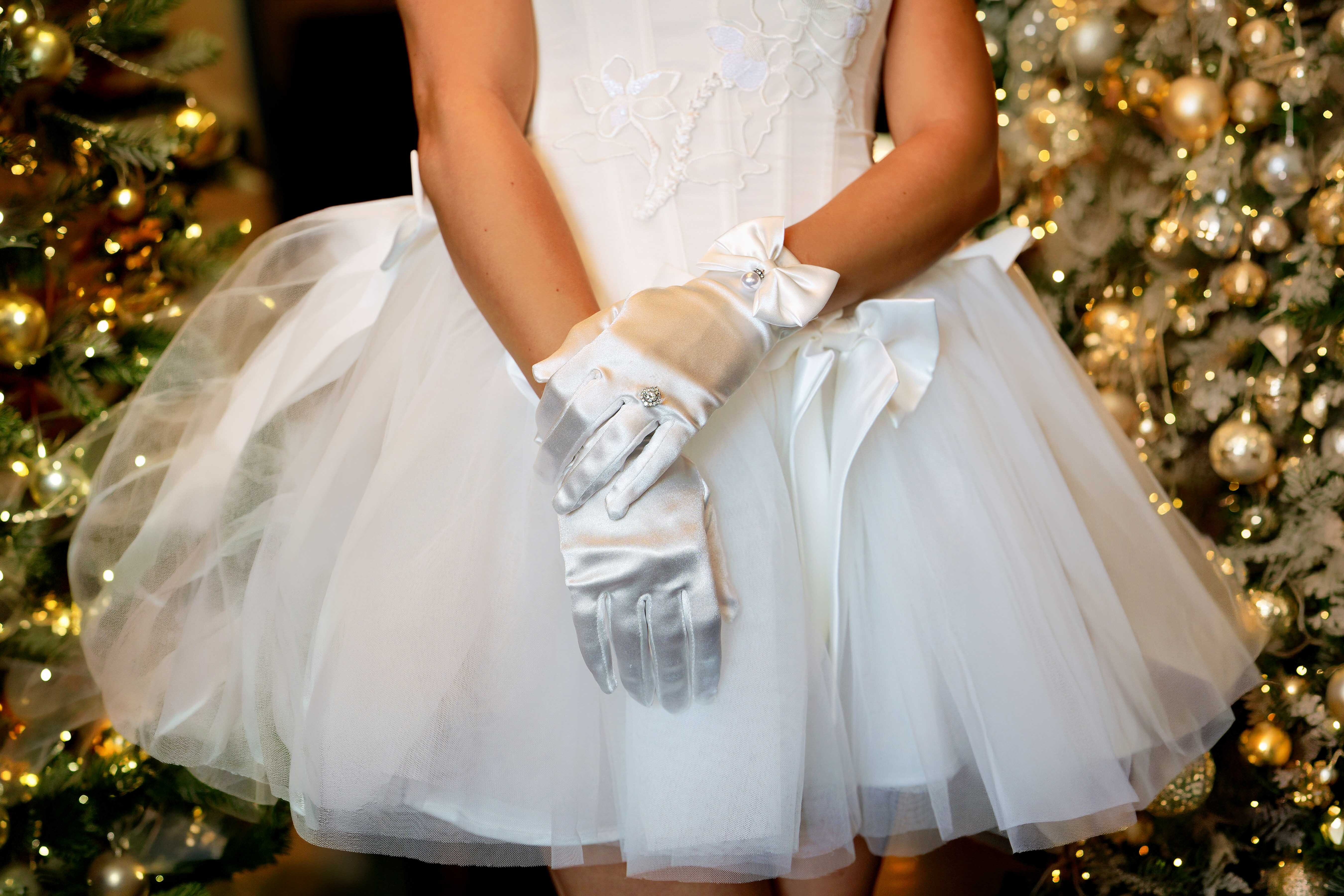 Bridal Gloves and Detachable Sleeves Which Will Add Elegance To Your Look