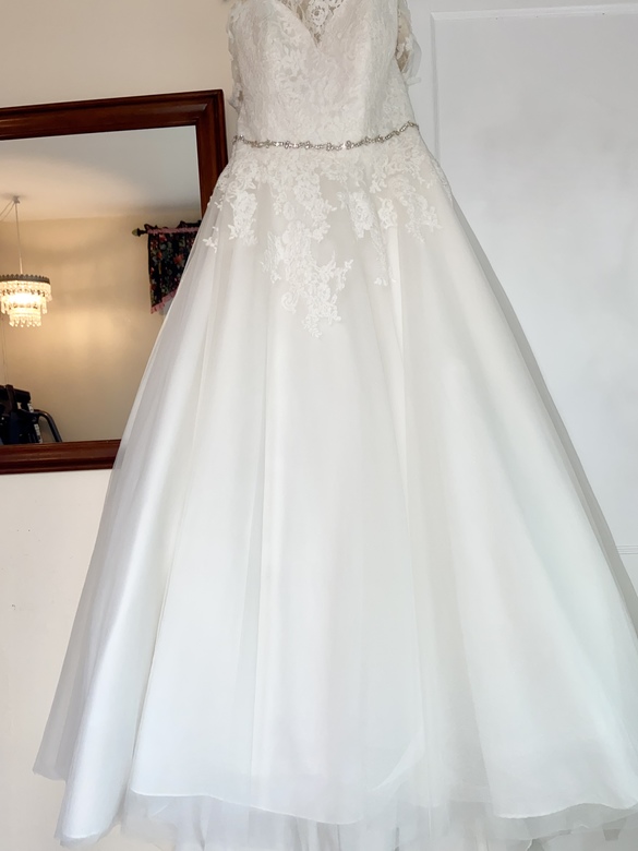 Allure Bridals 2021 - 9520L size 20 - $700 - (36% OFF)