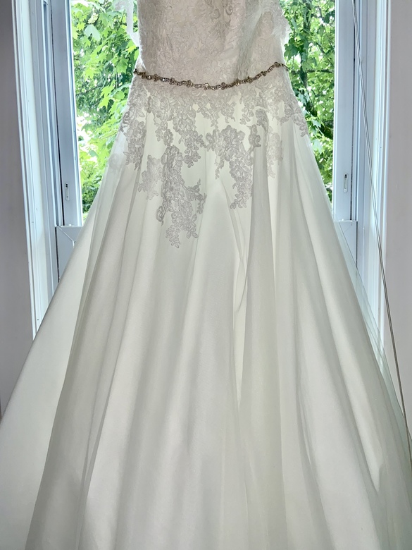 Allure Bridals 2021 - 9520L size 20 - $700 - (36% OFF)