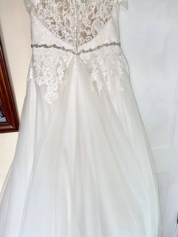 Allure Bridals 2021 - 9520L size 20 - $700 - (36% OFF)
