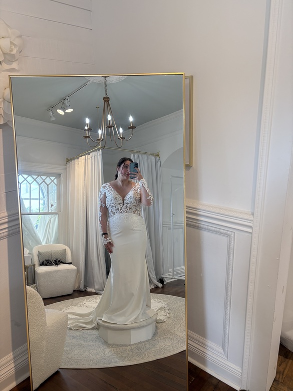 Allure bridal - Fitted lace and satin  size 14 - $800 - (64% OFF)