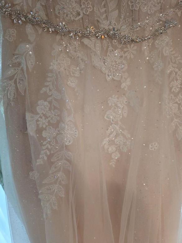 Oleg cassini - CWG1010 Off-the-Shoulder Lace Applique A-Line Dress size 6 - $600 - (63% OFF)