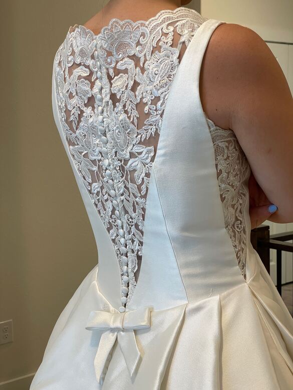 Pronovias - Elenco size 10 - $1300 - (50% OFF)