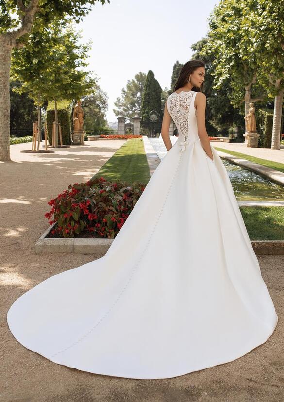 Pronovias - Elenco size 10 - $1300 - (50% OFF)