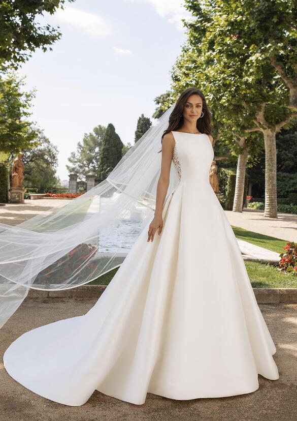 Pronovias - Elenco size 10 - $1300 - (50% OFF)