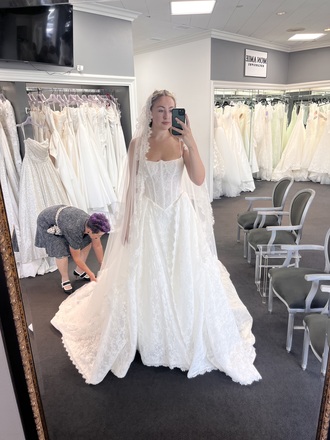Elizabeth Lee - Beckett size 4 - $3000 - (29% OFF)