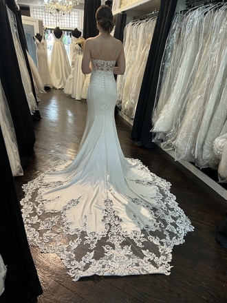 Allure bridals - 9910L size 8 - $1300 - (13% OFF)