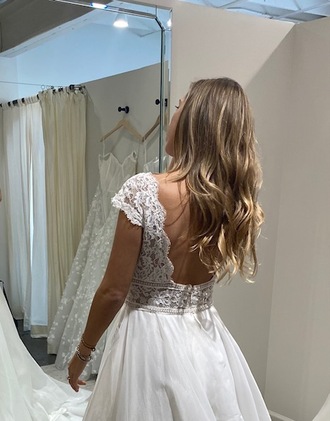 Paloma blanca - IDK size 10 - $750 - (70% OFF)