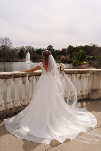 Paloma blanca - IDK size 10 - $750 - (70% OFF)