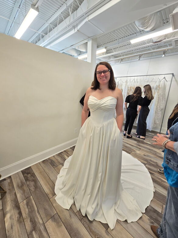 Essence of australia - D size 14 - $1900 - (14% OFF)