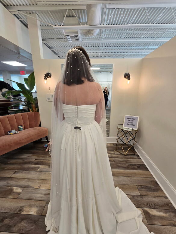 Essence of australia - D size 14 - $1900 - (14% OFF)