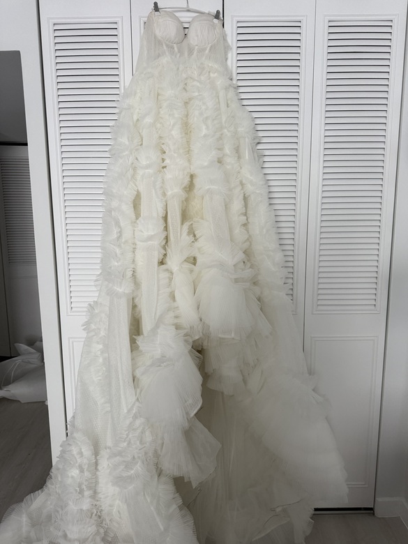 Milla nova - Bradshaw  size 4 - $3500 - (49% OFF)