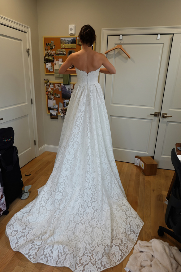 Beccar - Alison size 4 - $3000 - (58% OFF)