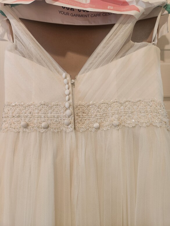 David's bridal - Tulle A-Line size 6 - $600 - (40% OFF)