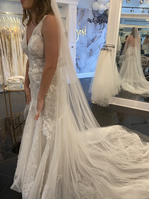 Essence of Australia - Layla size 10 - $1400 - (50% OFF)