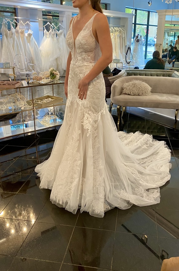 Essence of Australia - Layla size 10 - $1400 - (50% OFF)