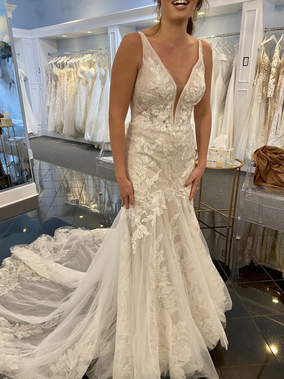 Essence of Australia - Layla size 10 - $1400 - (50% OFF)