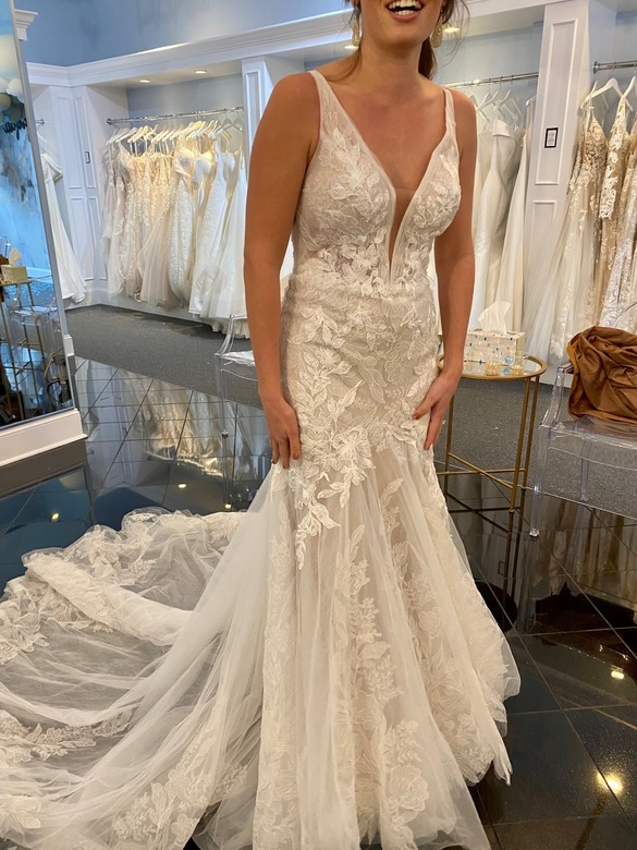 Essence of Australia - Leyla size 10 - $1400 - (50% OFF)