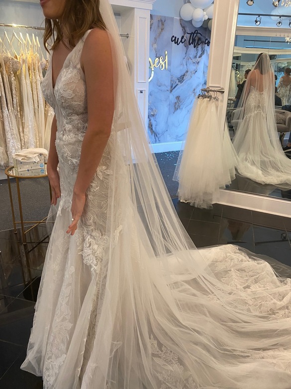 Essence of Australia - Leyla size 10 - $1400 - (50% OFF)
