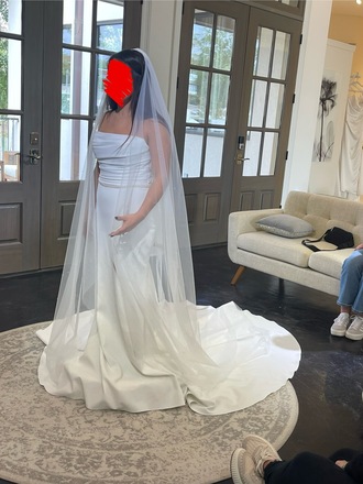 Robert bullock - Modern fit and flare gown with train