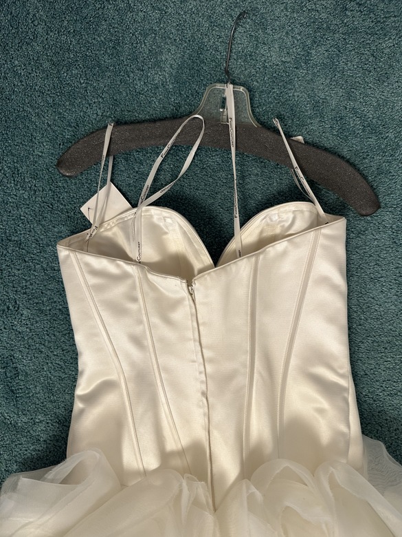 Fiore Couture - Everest size 10 - $896 - (36% OFF)