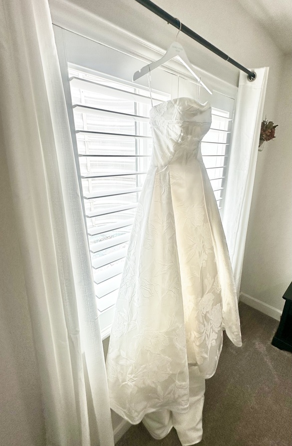 Essence of australia - D4304 size 6 - $2000 - (31% OFF)