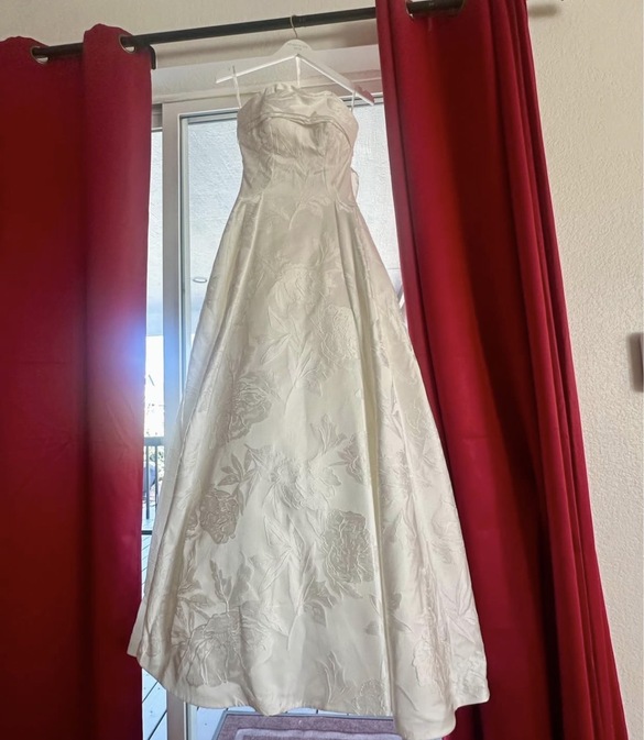 Essence of australia - D4304 size 6 - $2000 - (31% OFF)