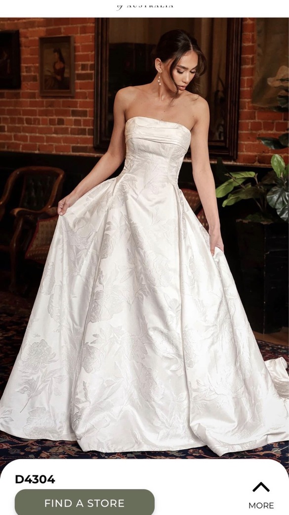 Essence of australia - D4304 size 6 - $2000 - (31% OFF)