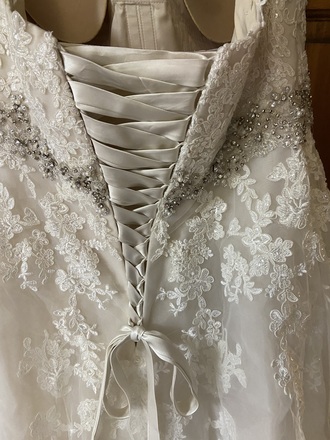 Essence of Australia - D2000DMLU size 18 - $850 - (72% OFF)